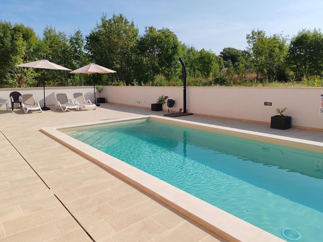 Apartments Oleander Lovrecica-Residence With Pool Exterior photo